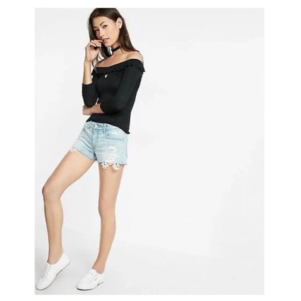 ✨ Keyhole Cut-Out Off The Shoulder Tee✨